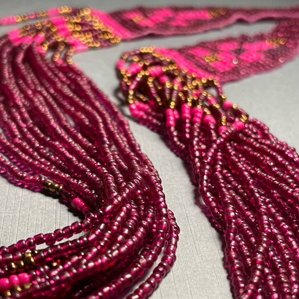 Stunning women’s pink beaded necklace